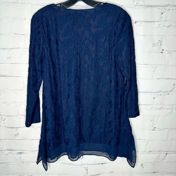 Simply Vera blue small or medium top - Picture 2 of 5